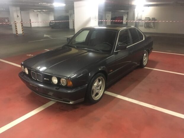 1991  Limuzína BMW M5 full