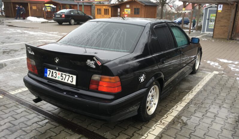 1995  Limuzína BMW 320i full